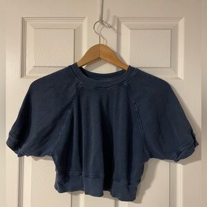 Urban Outfitters Cropped shirt